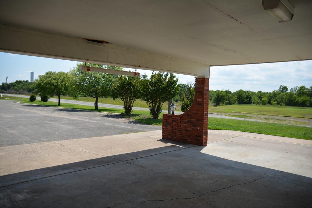 Lake Eufaula Inn & Suites Checotah Экстерьер фото
