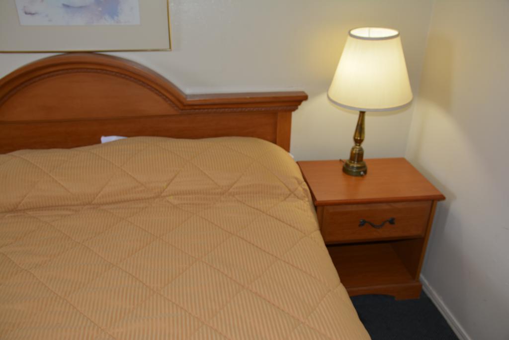 Lake Eufaula Inn & Suites Checotah Экстерьер фото