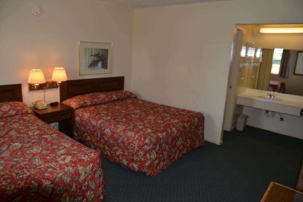 Lake Eufaula Inn & Suites Checotah Экстерьер фото