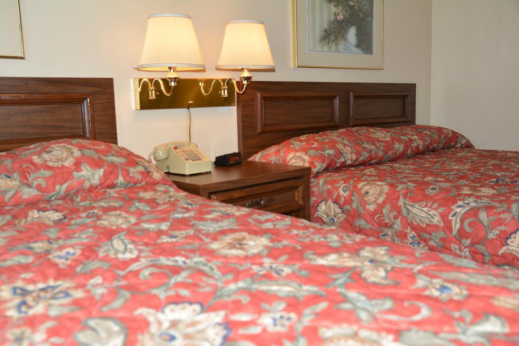Lake Eufaula Inn & Suites Checotah Экстерьер фото