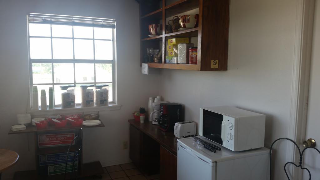 Lake Eufaula Inn & Suites Checotah Экстерьер фото