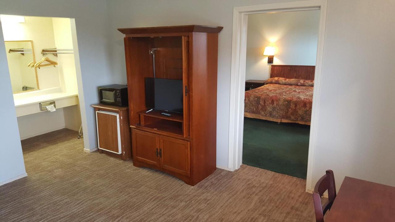 Lake Eufaula Inn & Suites Checotah Экстерьер фото
