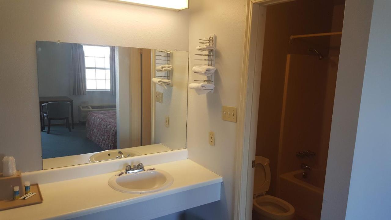 Lake Eufaula Inn & Suites Checotah Экстерьер фото