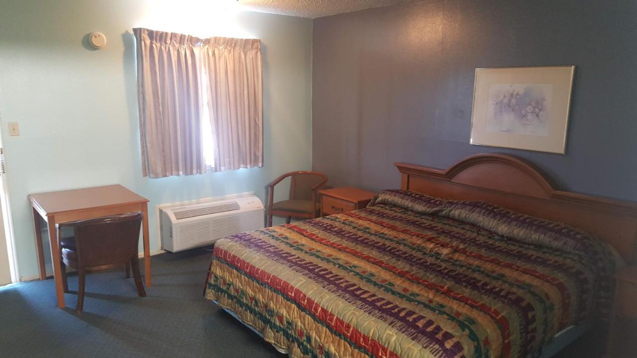 Lake Eufaula Inn & Suites Checotah Экстерьер фото